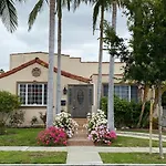2 Bedroom Home In Beverly Hills With Jacuzzi