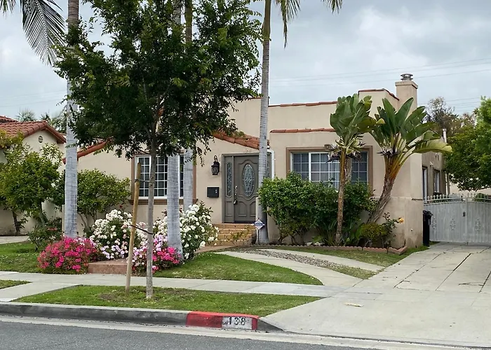 2 Bedroom Home In Beverly Hills With Jacuzzi